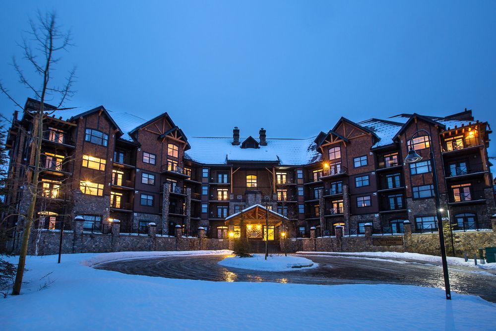 Glacier Mountaineer Lodge Golden Exterior foto